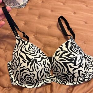 Victoria's Secret Black & White Rose Petal print Biofit Demi uplift bra 34D